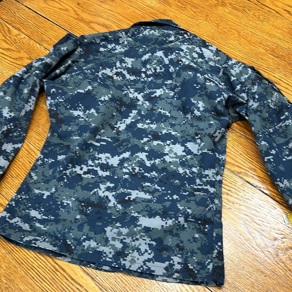 U S Navy military jacket. Blue and gray digital camo print. Size XS. - Picture 7 of 8